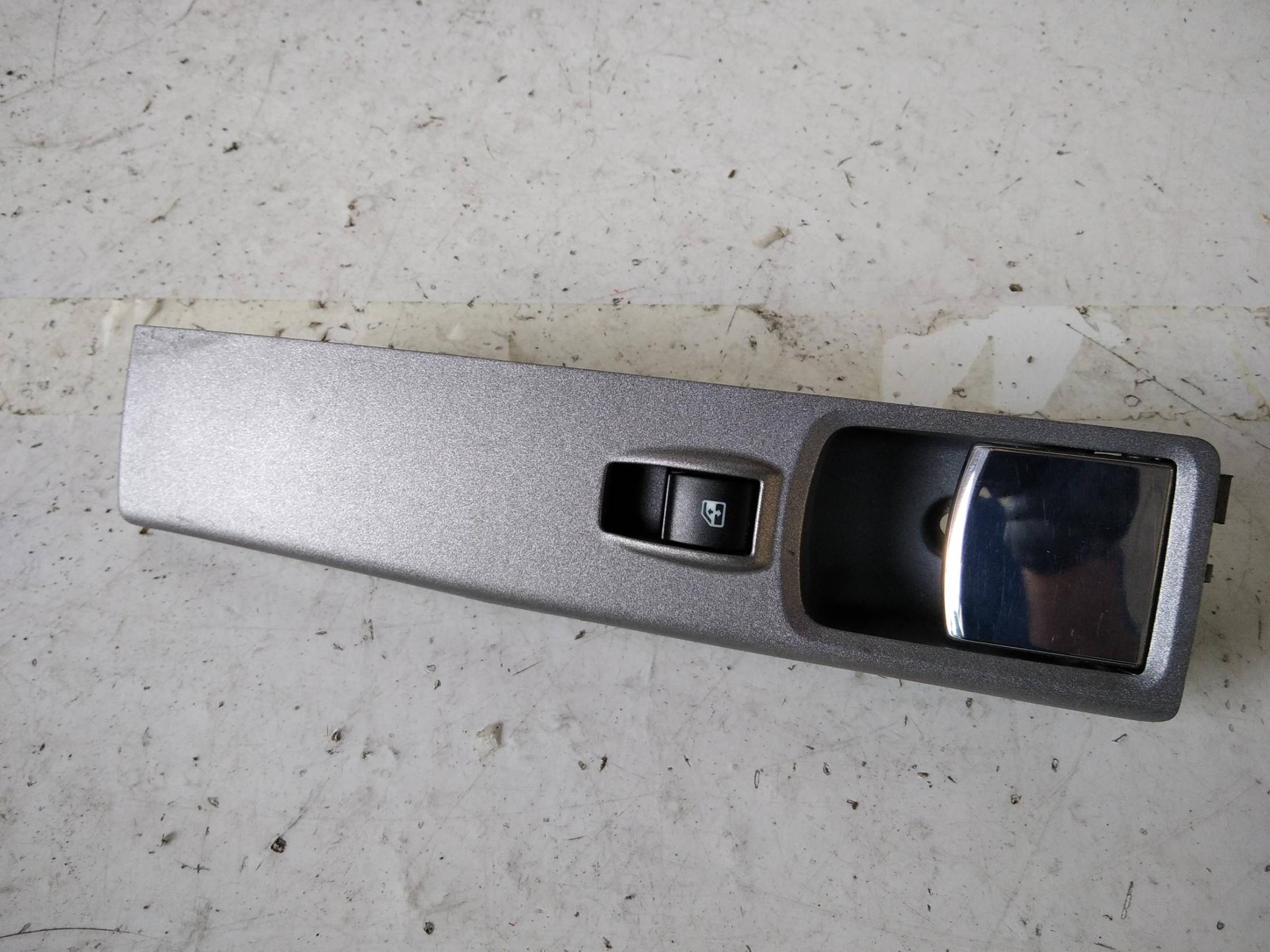 Interruttore alzacristalli porta ant. dx.